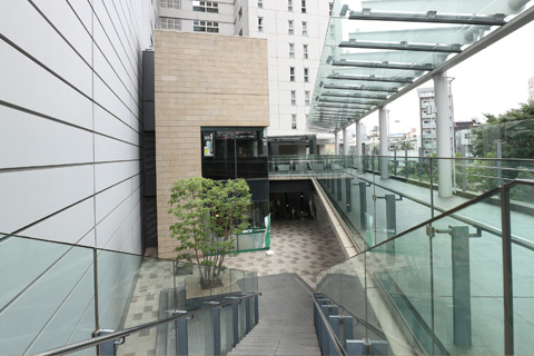 駅からの歩行者デッキ接続